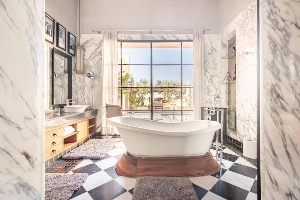 Villa May Sur Le Golf De La Palmeraie With Cooker And Butler Included Marrakesh Exterior foto